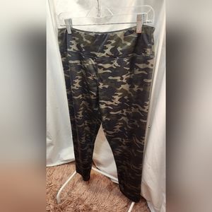 ACTIVEWEAR by Jennifer Lauren